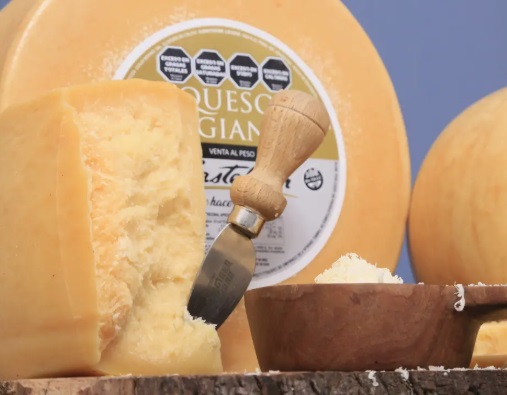 Queso Reggianito fraccionado 340g aprox "Castelmar"